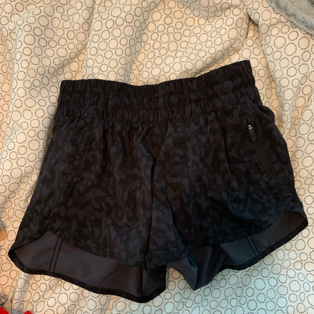 Lululemon tracker shorts